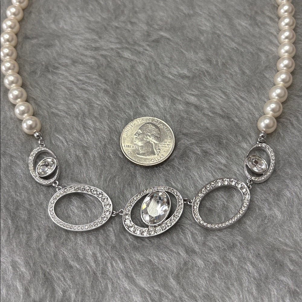 Swarovski glass pearl and crystal necklace - Picture 6 of 8
